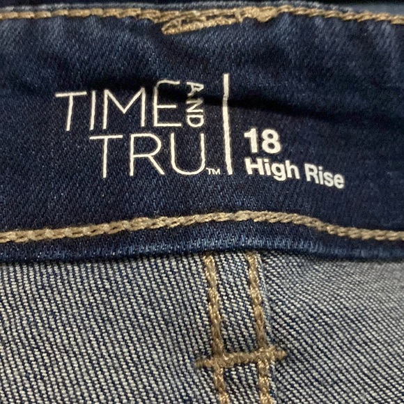 Both fashionable and functional, Bermuda Utility Shorts 10” inseam - Picture 8 of 9